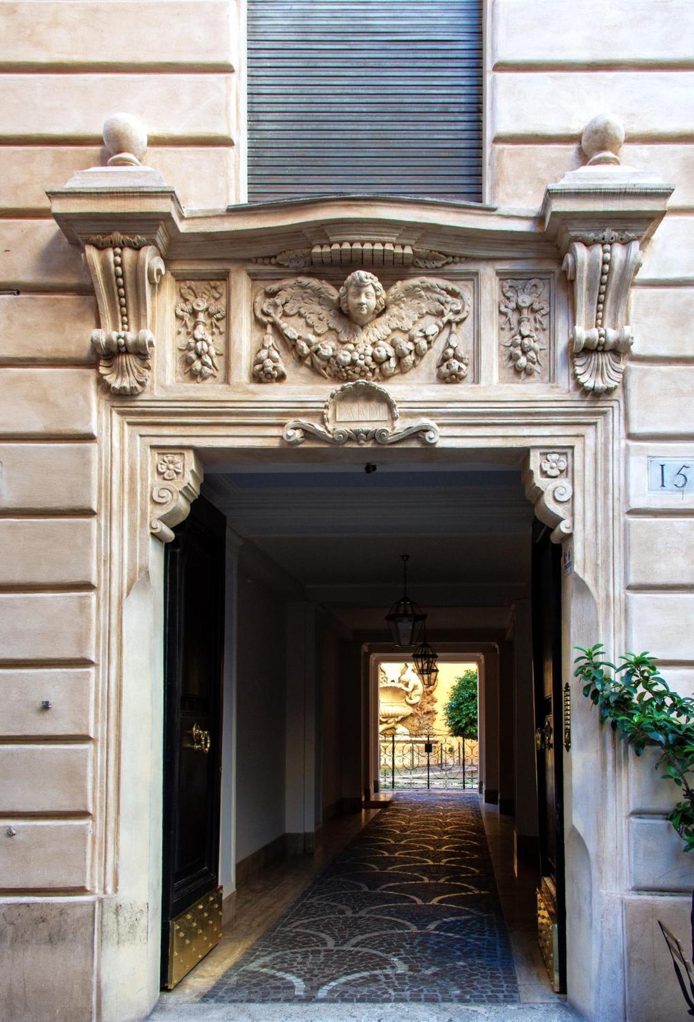 Bernini Stay, Next To Trevi Fountain Rome Exterior photo
